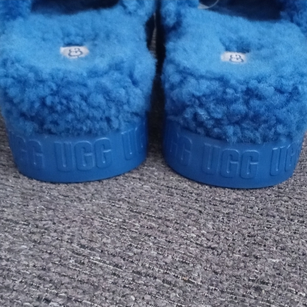 ๐UGG๐ - Fluffita Cobalt Blue Flatform Slipper - Picture 11 of 12